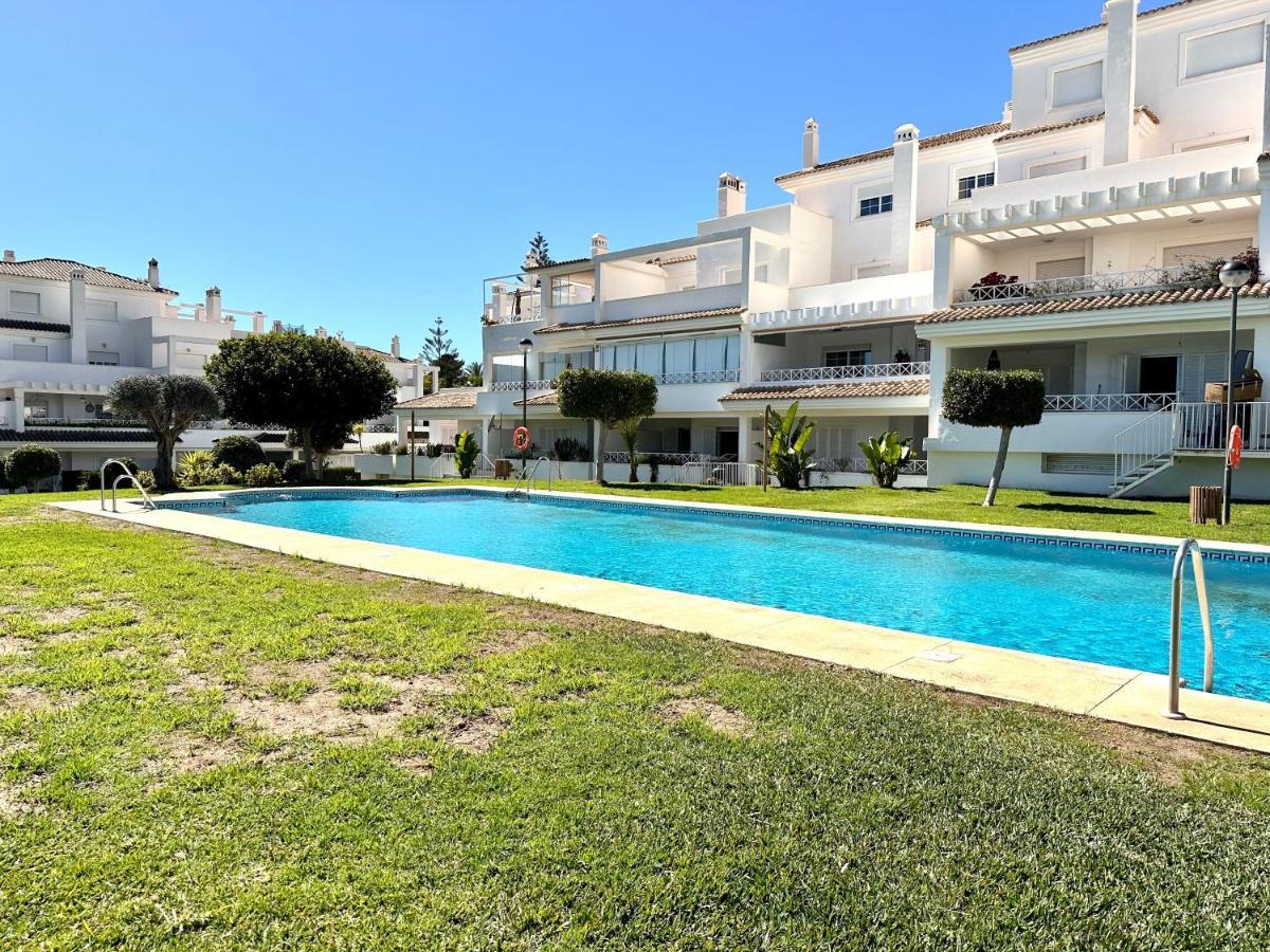 Moderno Apartamento Con Preciosas Vistas Al Mar En Urbanizacion Con Piscina - Rio Real 11 2G Marbella Buitenkant foto