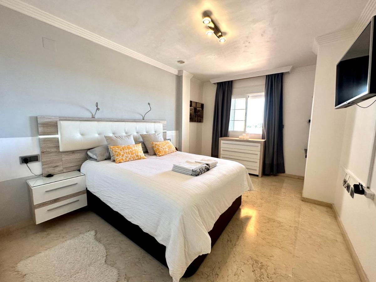 Moderno Apartamento Con Preciosas Vistas Al Mar En Urbanizacion Con Piscina - Rio Real 11 2G Marbella Buitenkant foto