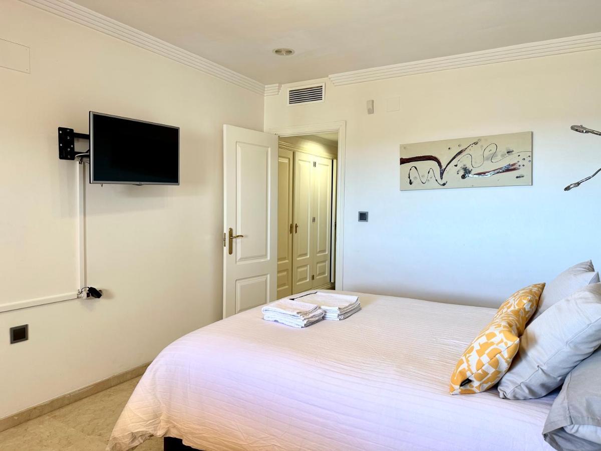Moderno Apartamento Con Preciosas Vistas Al Mar En Urbanizacion Con Piscina - Rio Real 11 2G Marbella Buitenkant foto