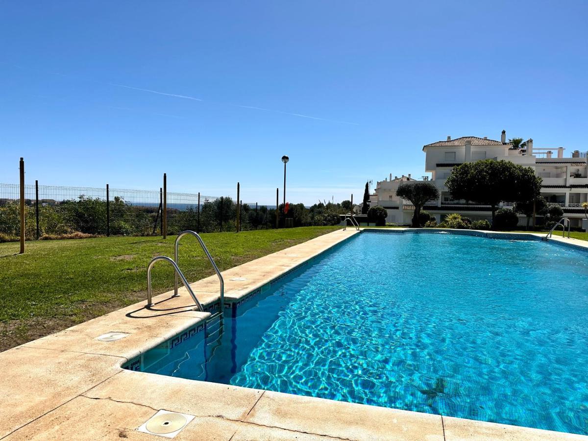 Moderno Apartamento Con Preciosas Vistas Al Mar En Urbanizacion Con Piscina - Rio Real 11 2G Marbella Buitenkant foto