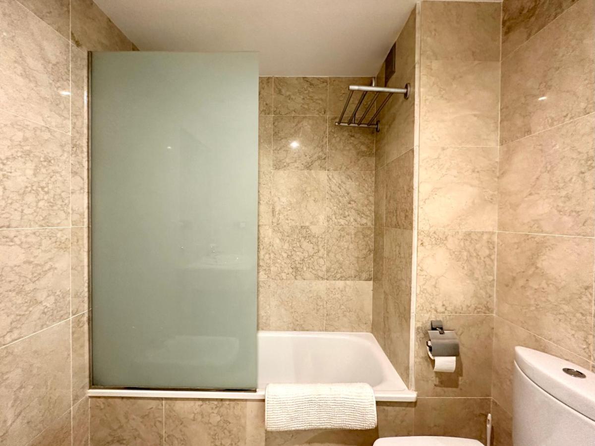 Moderno Apartamento Con Preciosas Vistas Al Mar En Urbanizacion Con Piscina - Rio Real 11 2G Marbella Buitenkant foto