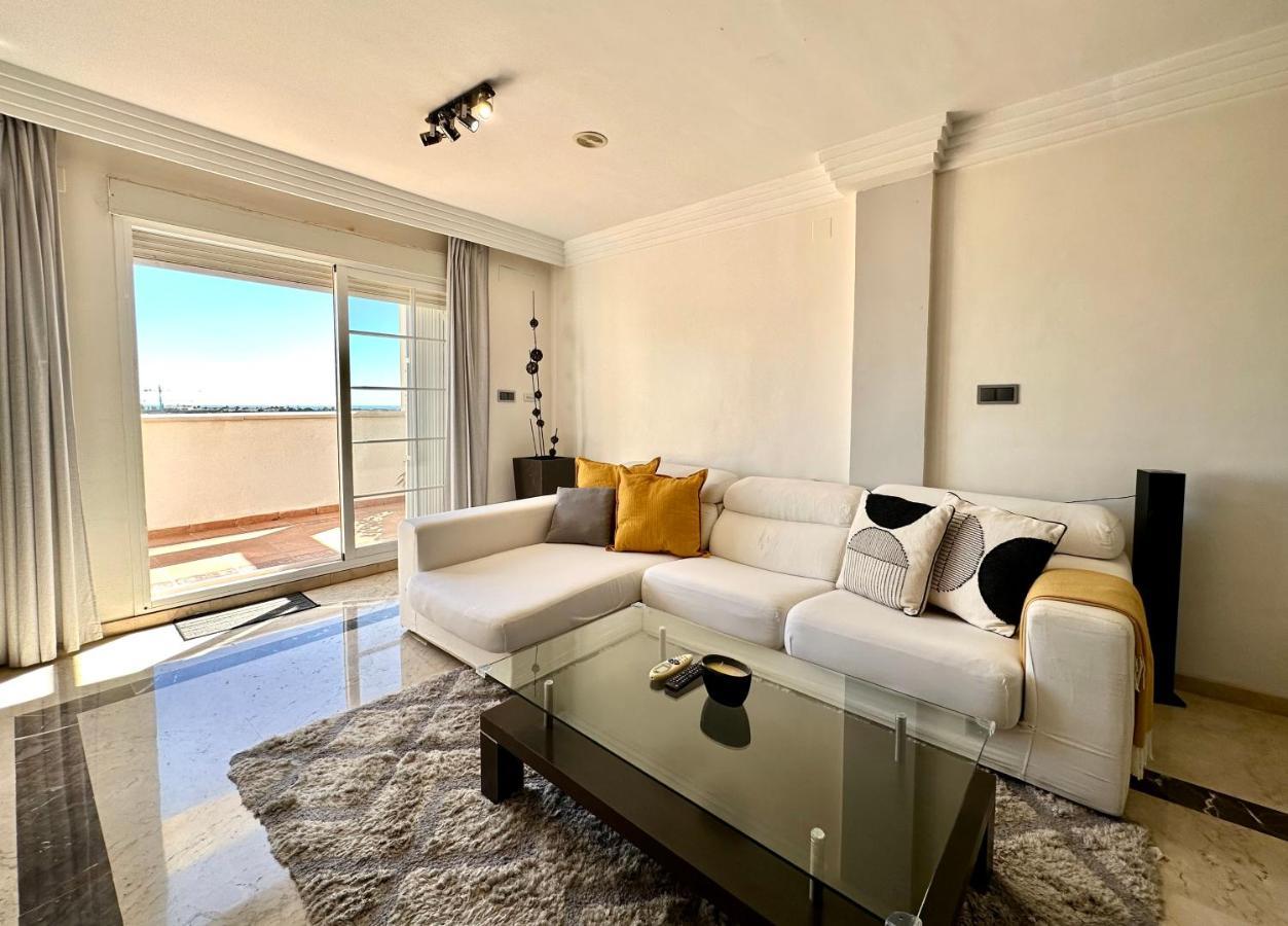 Moderno Apartamento Con Preciosas Vistas Al Mar En Urbanizacion Con Piscina - Rio Real 11 2G Marbella Buitenkant foto