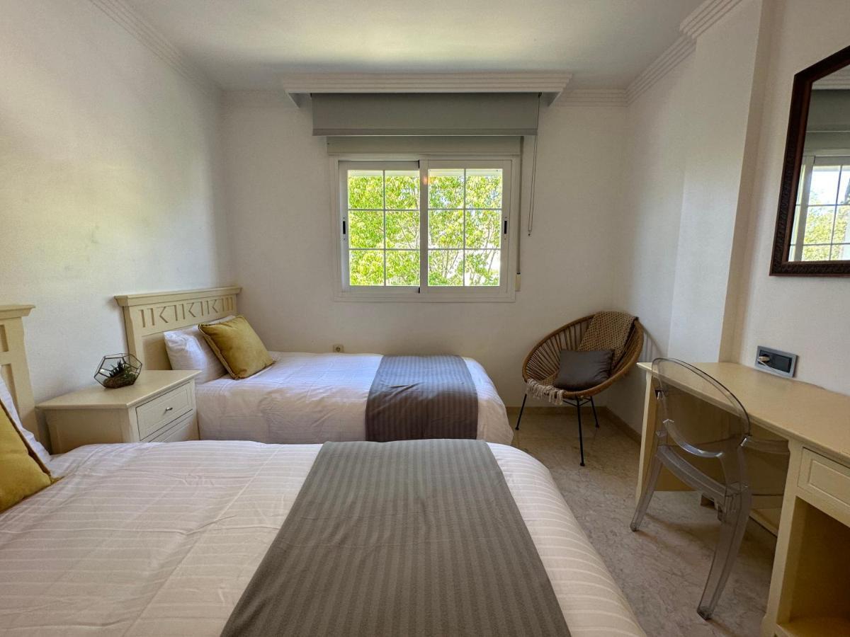Moderno Apartamento Con Preciosas Vistas Al Mar En Urbanizacion Con Piscina - Rio Real 11 2G Marbella Buitenkant foto